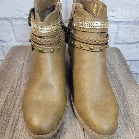 Sugar Embellished Tan Booties Size 8 - Picture 12 of 16